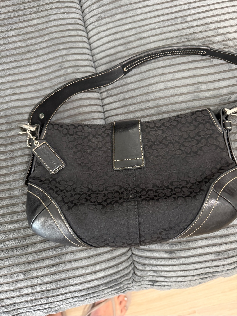 Coach Signature C Canvas & Leather Buckle Shoulder Bag Black NºC05J-6818 - Picture 3 of 5